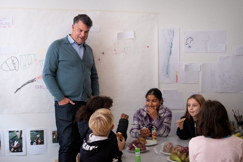 Kommunalråd Andreas Schönström besöker redaktionen