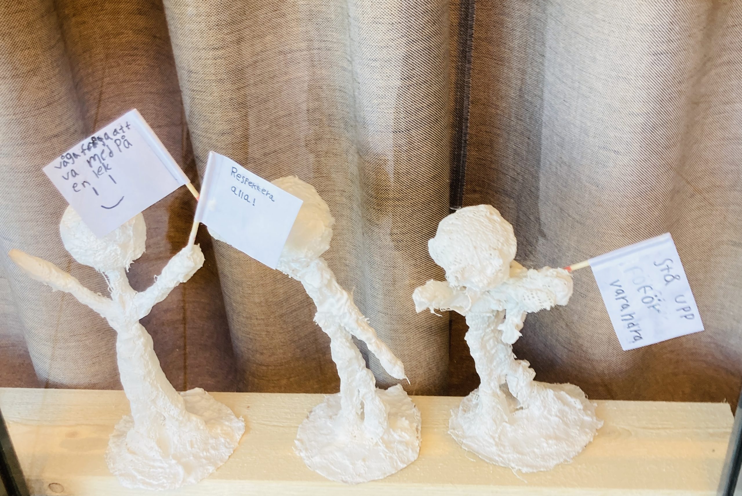 Skulpturer gjorda av elever på Dammfriskolan